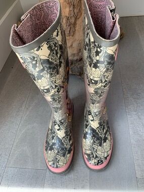 Women's Pink-Trim Patterned Rain Boots